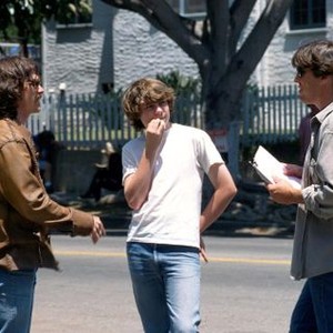 ALMOST FAMOUS, (l to r) Billy Crudup, Patrick Fugit, director Cameron Crowe, 2000.