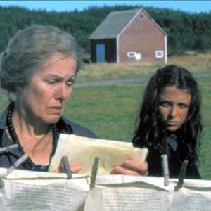 (l to r): Lynn Redgrave stars as Celia and Julia Brendler stars as Claire in the Sheri Elwood film DEEPLY, an Odeon Films Inc. release. photo 5