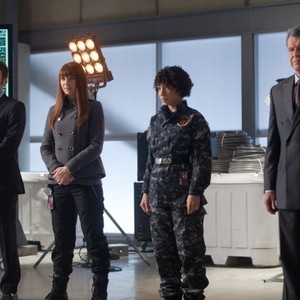 Fringe, from left: Seth Gabel, Anna Torv, Jasika Nicole, John Noble, 'Worlds Apart', Season 4, Ep. #20, 04/27/2012, ©KSITE