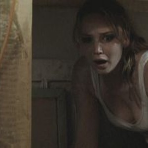 house on the end of the street rotten tomatoes