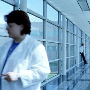 PRIMER, back right: David Sullivan, Shane Carruth, 2004. ©ThinkFilm