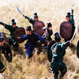 HOUSE OF FLYING DAGGERS, (aka SHI MIAN MAI FU), center: Takeshi Kaneshiro, Ziyi Zhang, 2004, (c) Sony Pictures Classics