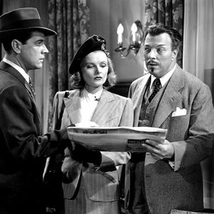 THE CHINESE RING, from left: Warren Douglas, Louise Currie, Roland Winters (as Charlie Chan), 1947