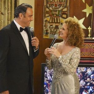 How to Live With Your Parents for the Rest of Your Life, Brad Garrett (L), Elizabeth Perkins (R), 'How to Live with the Academy Awards', Season 1, Ep. #3, 04/17/2013, ©ABC