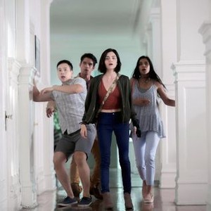 TRUTH OR DARE, (AKA BLUMHOUSE'S TRUTH OR DARE), FROM LEFT: HAYDEN SZETO, TYLER POSEY, LUCY HALE, SOPHIA ALI, 2018. PH: PETER IOVINO/© UNIVERSAL PICTURES