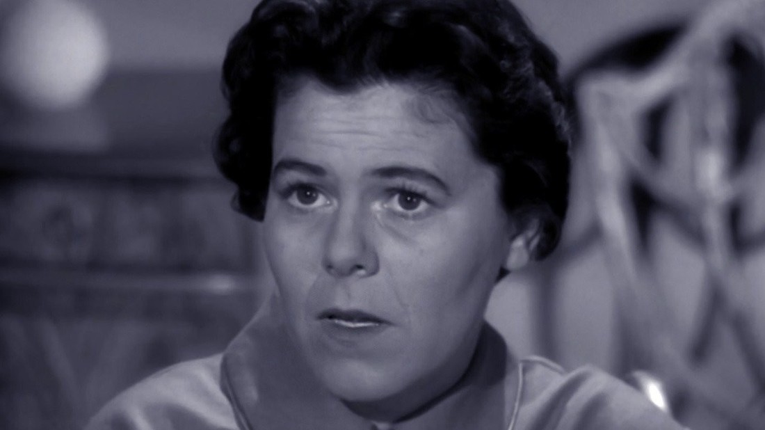 Who is the little old lady with the hat sitting in dozens of Perry Mason  trials?