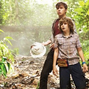 JURASSIC WORLD, from left: Nick Robinson, Ty Simpkins, 2015. ph: Chuck Zlotnick/©Universal Pictures