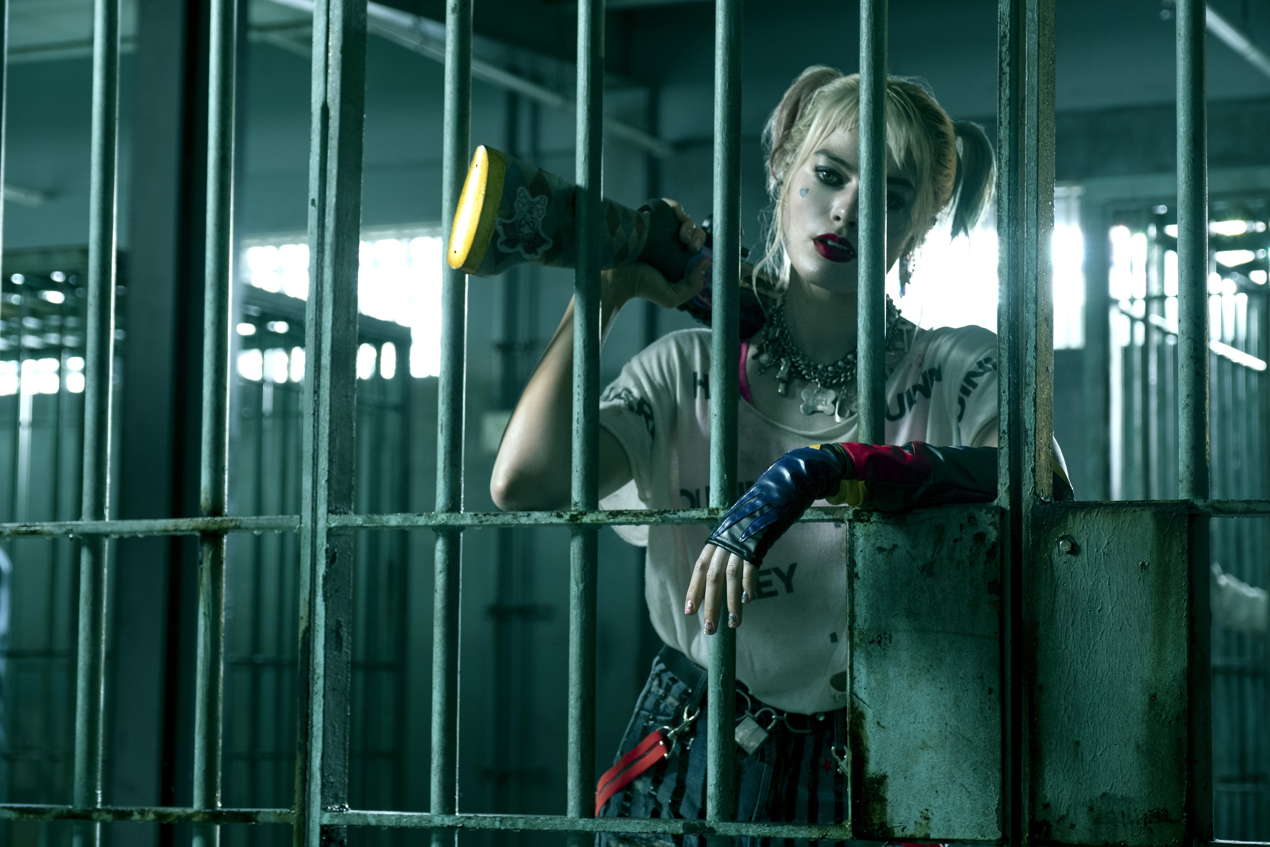 Review: Birds of Prey emancipates Harley Quinn with a joyful punch - Polygon