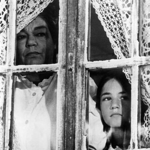 L'ADOLESCENTE, Simone Signoret, Laetitia Chauveau, 1979, (c) Landmark Films