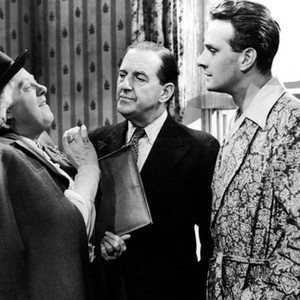 PASSPORT TO PIMLICO, Margaret Rutherford, Stanley Holloway, Paul Dupuis, 1949