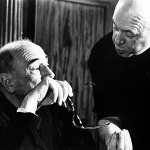 ANATOMY OF A MURDER, from left: Joseph Welch, director Otto Preminger on set, 1959, aoam1959js-fsct09(aoam1959js-fsct09)
