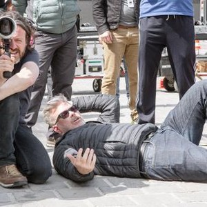 MISSION: IMPOSSIBLE - FALLOUT, FROM LEFT: CINEMATOGRAPHER ROB HARDY, DIRECTOR CHRISTOPHER MCQUARRIE, ON SET, 2018. PH: CHIABELLA JAMES/© PARAMOUNT
