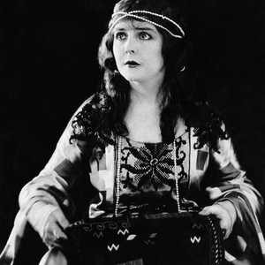 ROBIN HOOD, Enid Bennett, 1923