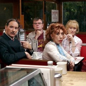 A PRAIRIE HOME COMPANION, in background:Garrison Keillor, Meryl Streep, in foreground: Kevin Kline, Lily Tomlin, 2006, ©Picturehouse