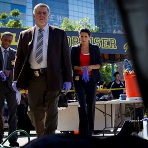 Rizzoli &amp; Isles, Lee Thompson Young (L), Bruce McGill (C), Angie Harmon (R), 'Over/Under', Season 3, Ep. #14, 12/18/2012, ©TNT