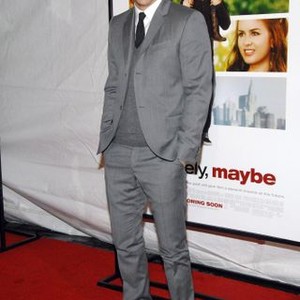 Ryan Reynolds at arrivals for New York Premiere of DEFINITELY, MAYBE, Ziegfeld Theatre, New York, NY, February 12, 2008. Photo by: George Taylor/Everett Collection