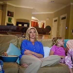 (L-R) Aiden Flowers as Andrew Champagne, Katherine Heigl as Mona Champagne, Madison Wolfe as Allison Champagne and Patrick Wilson as Don Champagne in "Home Sweet Hell." photo 19