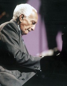 Rubén González