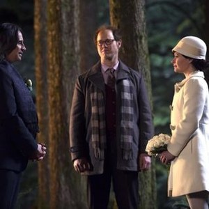 Once Upon a Time, Robert Carlyle (L), Raphael Sbarge (C), Emilie De Ravin (R), 'There's No Place Like Home', Season 3, Ep. #23, 05/11/2014, ©ABC