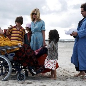 THE DIVING BELL AND THE BUTTERFLY, (aka LE SCAPHANDRE ET LE PAPILLON), Mathieu Amalric (far left), Emmanuelle Seigner (third from right), director Julian Schnabel (far right), on set, 2007. ©Miramax