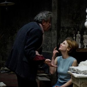 FINAL PORTRAIT, FROM LEFT: GEOFFREY RUSH AS ALBERTO GIACOMETTI, CLEMENCE POESY, 2017. PH: PARISA TAGHIZADEH/© SONY PICTURES CLASSICS