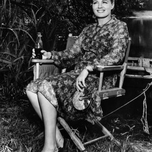 THE NIGHT OF THE HUNTER, Shelley Winters on set, 1955