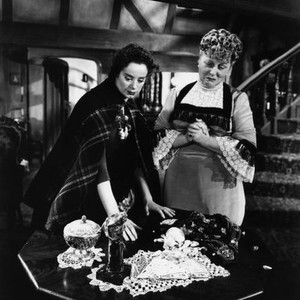 LADIES IN RETIREMENT, Elsa Lanchester, Isobel Elsom, 1941