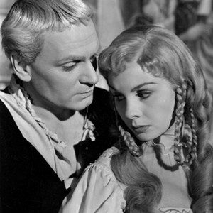 Laurence Olivier as Hamlet and Jean Simmons as Ophelia.
