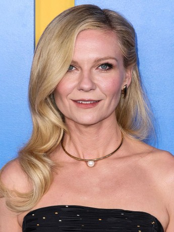 sachin and babi light blue dress Kirsten Dunst Prefers Dinner Over Watching Her Films main image 1