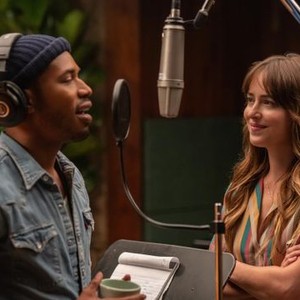 4145_D004_00127_RC
Kelvin Harrison Jr. stars as David Cliff and Dakota Johnson as Maggie Sherwoode in THE HIGH NOTE, a Focus Features release.  
Credit: Glen Wilson / Focus Features