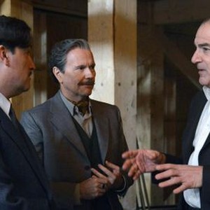 THE QUEEN OF SPAIN, (AKA LA REINA DE ESPANA), FROM LEFT: JAVIER CAMARA, SANTIAGO SEGURA, MANDY PATINKIN, 2016. © SAMUEL GOLDWYN FILMS