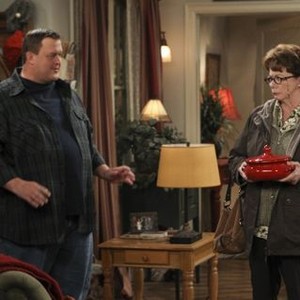 Mike and Molly, Billy Gardell (L), Rondi Reed (R), 09/20/2010, ©CBS