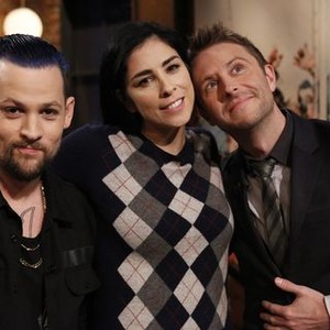 Talking Dead, Joel Madden (L), Sarah Silverman (C), Chris Hardwick (R), Hounded, Season 2, Ep. #6, 11/18/2012, ©AMC