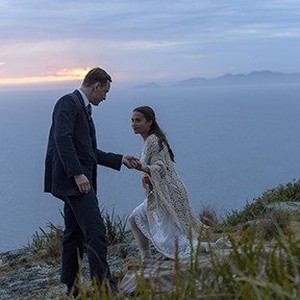 (L-R) Michael Fassbender as Tom Sherbourne and Alicia Vikander Isabel Sherbourne in "The Light Between Oceans." photo 18