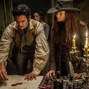 Black Sails, Toby Schmitz (L), Clara Paget (C), Jessica Parker Kennedy (R), 'XXI.', Season 3, Ep. #3, 02/06/2016, ©STARZPR
