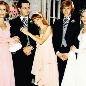 A WEDDING, from left: Carol Burnett, Paul Dooley, Mia Farrow, Dennis Christopher, Amy Stryker, 1978, TM & Copyright © 20th Century Fox Film Corp.