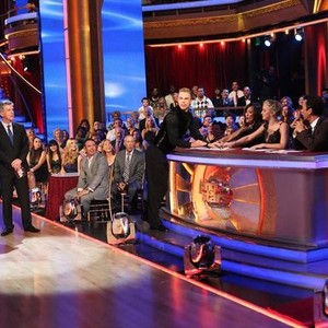 Dancing With the Stars, from left: Tom Bergeron, Derek Hough, Carrie Ann Inaba, Julianne Hough, Bruno Tonioli, 'Episode #1704', Season 17, Ep. #4, 10/07/2013, ©ABC