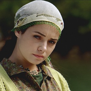 Özgü Nalam as Meryem in "Bliss." photo 3