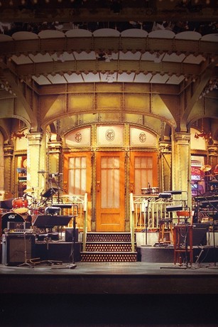 Saturday night live season 44 episode 15 shop