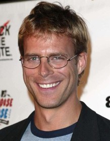 Daniel Travis