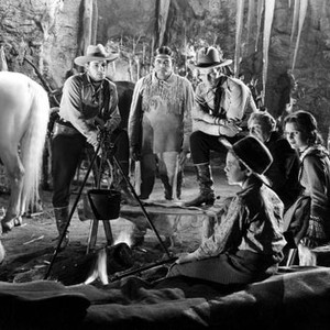 THE LONE RANGER, from left: Lee Powell, Chief Thundercloud, Bruce  Bennett, (aka, Herman Brix), Sammy McKim, George  Cleveland, Lynn Roberts,  (aka, Lynne Roberts, Mary Hart), 1938