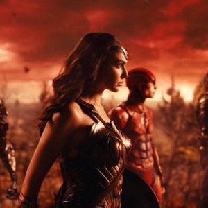 JUSTICE LEAGUE, FROM LEFT: RAY FISHER AS CYBORG, GAL GADOT AS WONDER WOMAN, EZRA MILLER AS THE FLASH, JASON MOMOA AS AQUAMAN, 2017. © WARNER BROS. PICTURES