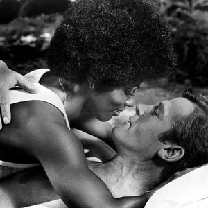 LIVE AND LET DIE, Gloria Hendry, Roger Moore, 1973