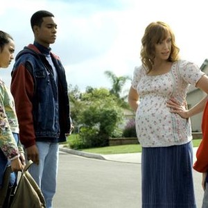 TOWELHEAD, (aka NOTHING IS PRIVATE), from left: Summer Bishil, Eugene Jones III, Toni Collette, Chase Ellison, 2007. ©Warner Independent Pictures