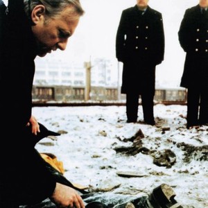 ON NE MEURT QUE 2 FOIS, (aka HE DIES WITH HIS EYES OPEN), Michel Serrault (left), 1985, © UGC
