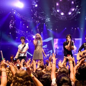 Jonas Brothers: The Concert Experience photo 12