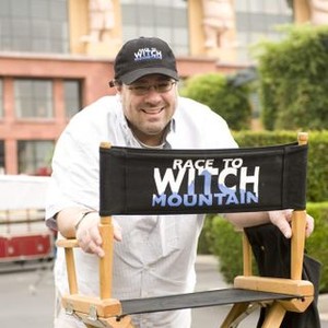 RACE TO WITCH MOUNTAIN, director Andy Fickman, on set, 2009. ©Walt Disney Co.