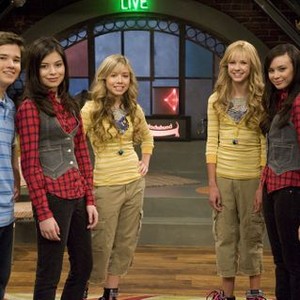 iCarly, from left: Nathan Kress, Miranda Cosgrove, Jennette McCurdy, Annie Defatta, Malese Jow, Gabriel Basso, 09/08/2007, ©NICK