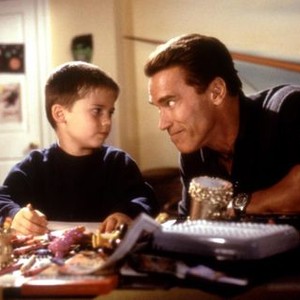 JINGLE ALL THE WAY, Jake Lloyd, Arnold Schwarzenegger, 1996, TM and Copyright (c)20th Century Fox Film Corp. All rights reserved.
