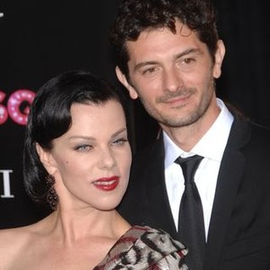 Debi Mazar, Gabriele Corcos at arrivals for BURLESQUE Premiere, Grauman''s Chinese Theatre, Los Angeles, CA November 15, 2010. Photo By: Michael Germana/Everett Collection